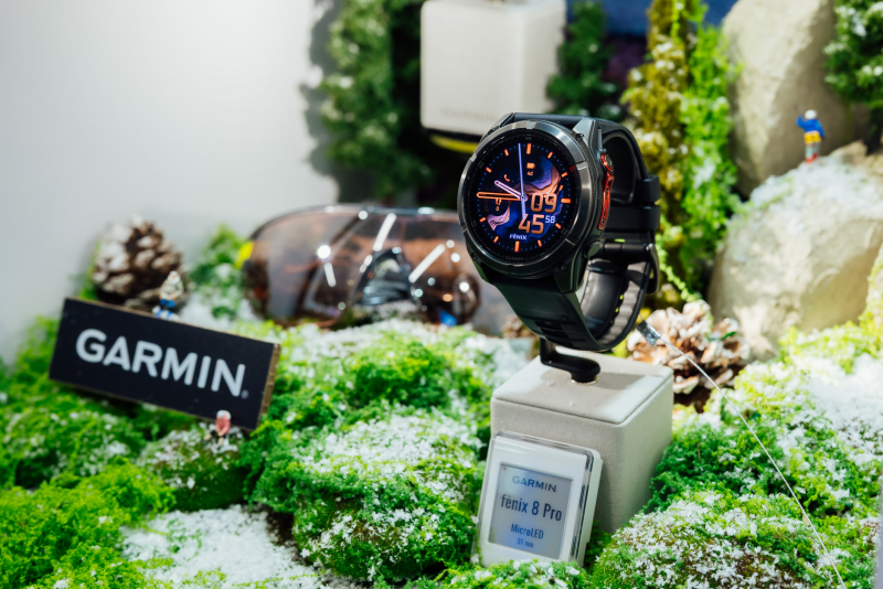 hth·华体携手Garmin 推出首款Micro LED智慧手表