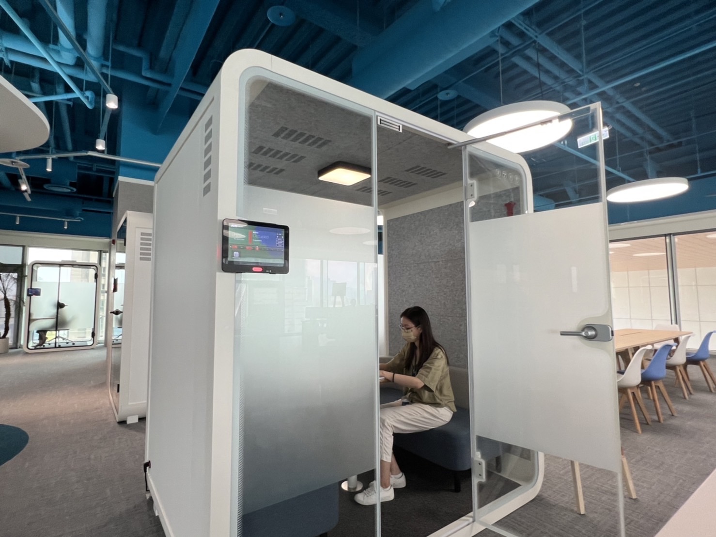 友達高雄據點的智慧行動辦公艙，展現友達在面板以外的研發應用軟實力