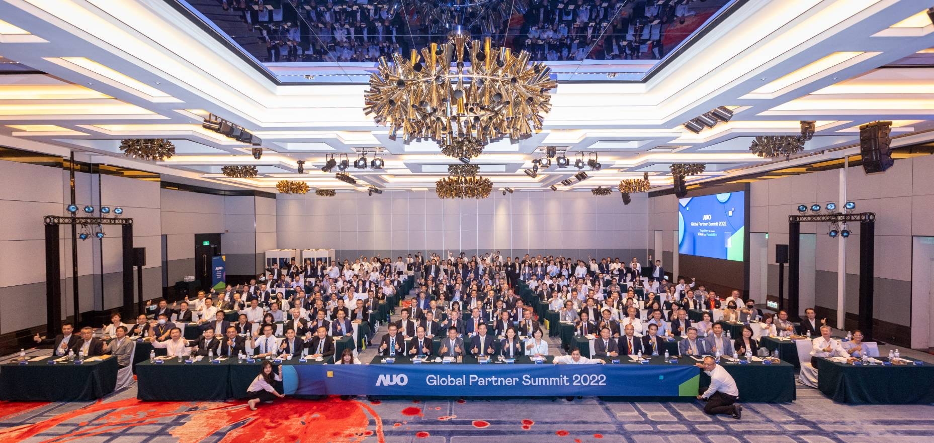 友達推動「安心、創新、用心、同心、盡心」五星職旅，為菲籍員工打造全方位照護，首度贏得「人權實踐與發展領袖獎」殊榮