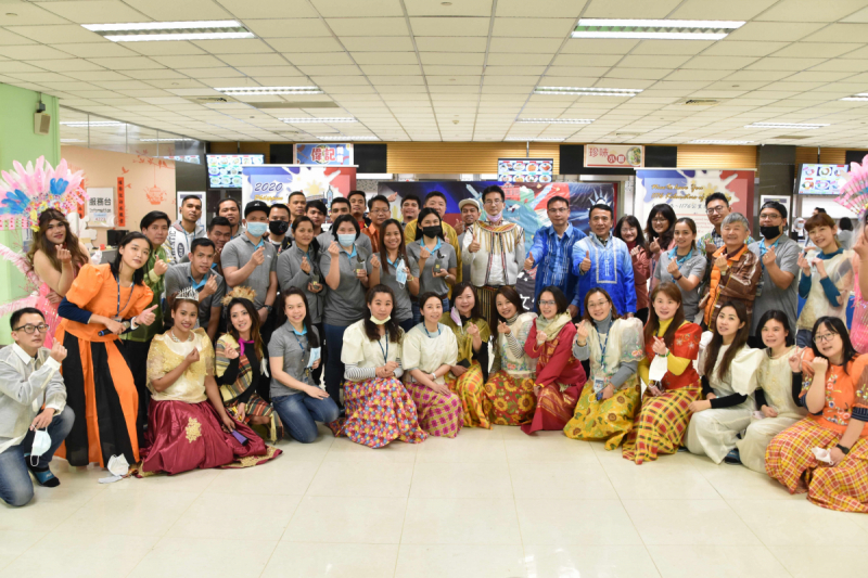 友達推動「安心、創新、用心、同心、盡心」五星職旅，為菲籍員工打造全方位照護，首度贏得「人權實踐與發展領袖獎」殊榮