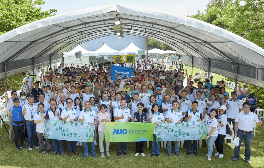 友達永續基金會號召企業志工、在地鄰里、產官學和供應商夥伴齊聚一堂，攜手植樹護樹，以行動實踐對環境友善的承諾