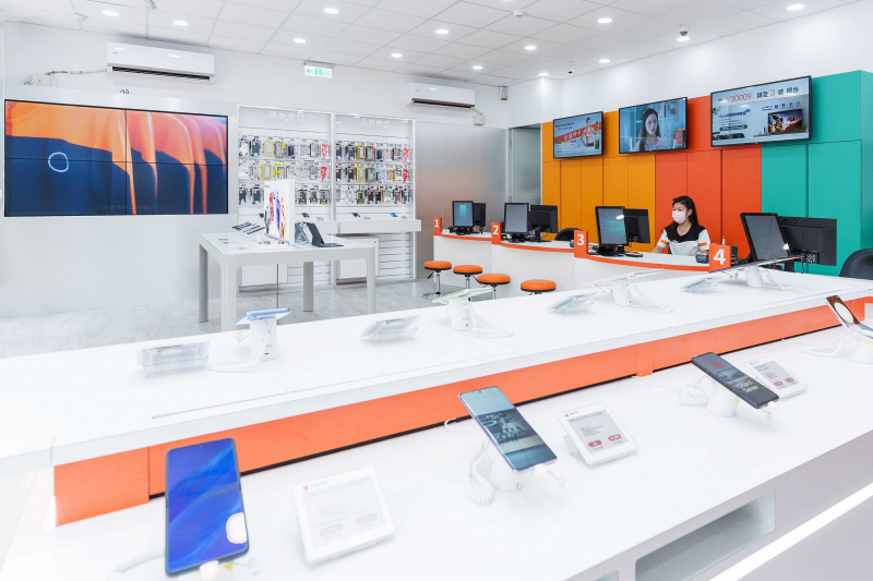 創利空間智慧零售軟硬整合方案，協助台灣大哥大門市完成數位內容行銷系統的佈建，打造全新世代的數位服務據點