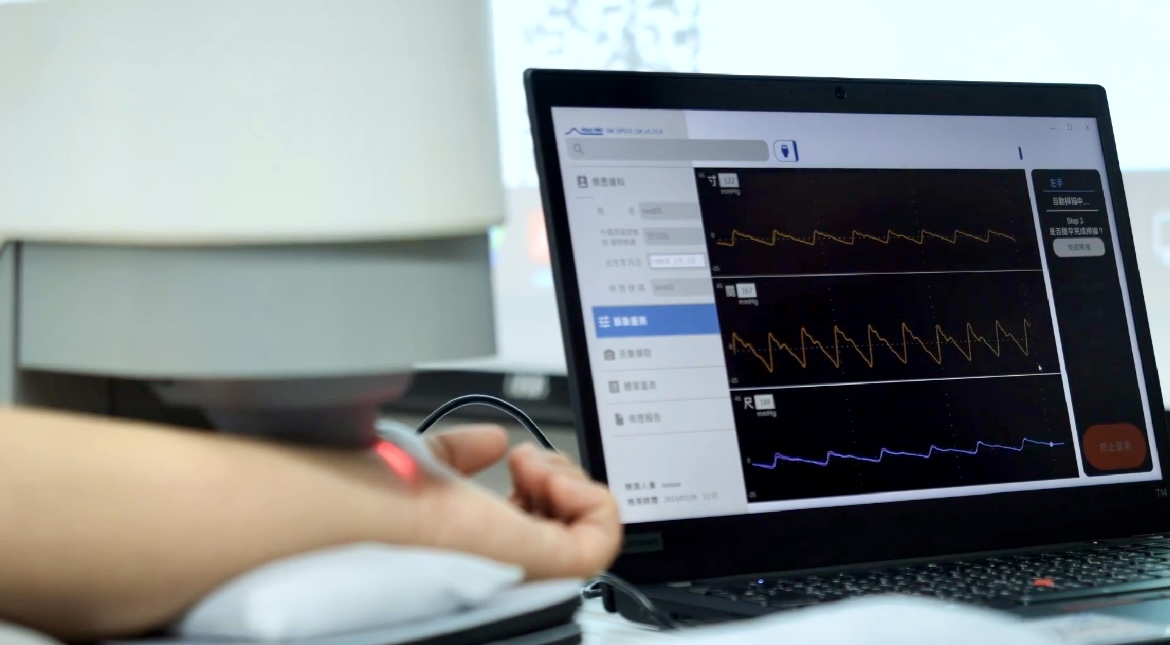 hth·华体耘康以高解析与拟真的显示技术，将其应用于中医检测，提供&ldquo;中医数位化检测方案&rdquo;，使传统中医检测结果数据化与可视化