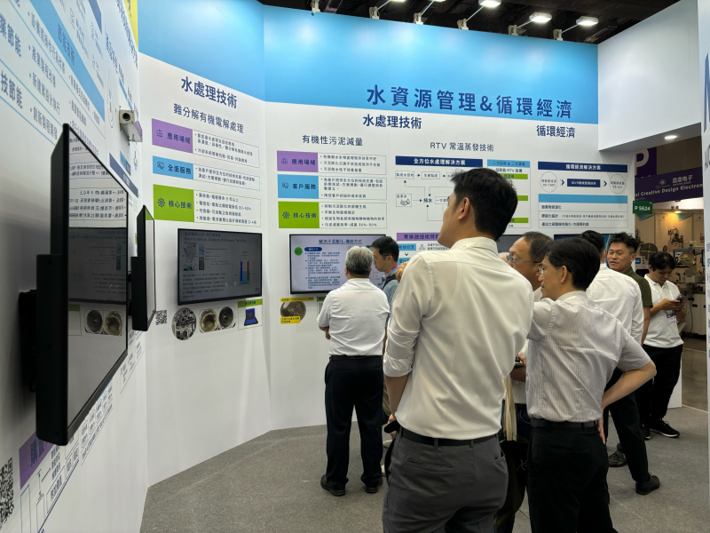 友達以深厚的智慧製造經驗發展永續戰略，積極延伸價值鏈，轉化成可供外界使用的綠色智慧服務，進軍SEMICON Taiwan 2024，提供半導體產業鏈打造AI世代的永續即戰力。