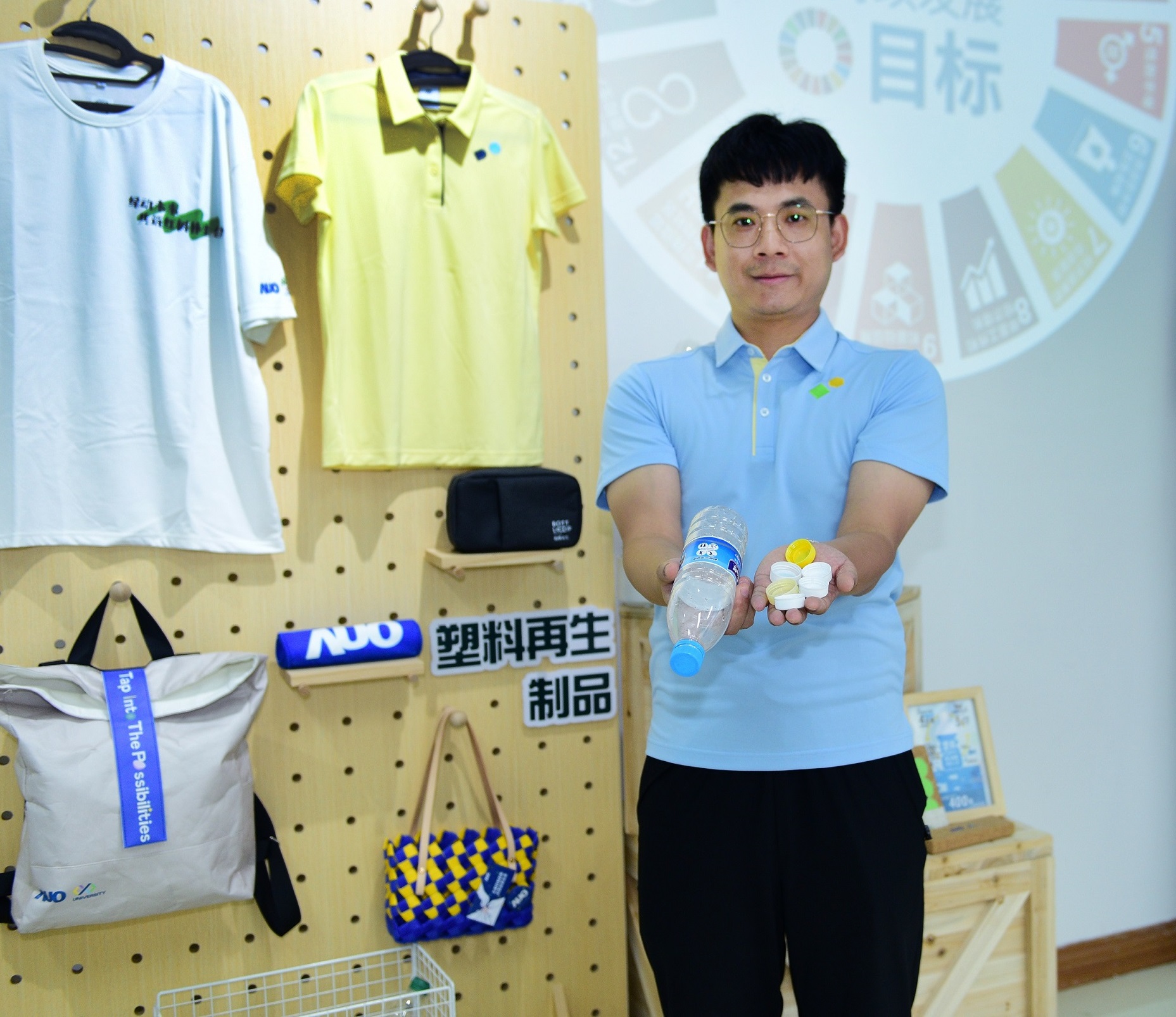 「2024智慧hth·华体展」永续发展馆中，展示hth·华体厦门驱动永续发展之成果，包含将厂内废弃物再制为实用物品，将永续发展理念深植于员工生活日常实践