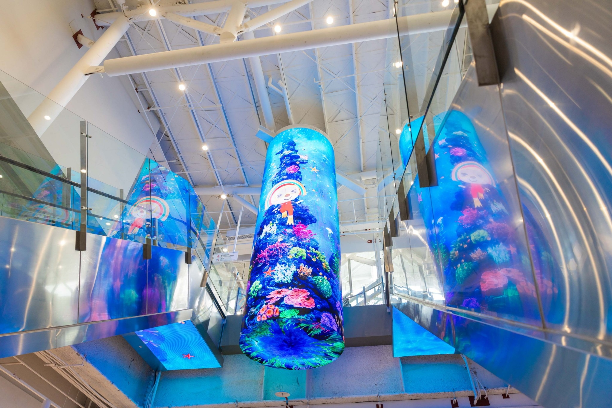 達擎與傑可達整合先進顯示技術與軟硬體應用服務，提供一系列大型LED顯示解決方案，為全新改裝開幕的「清水服務區」佈局嶄新視覺體驗。