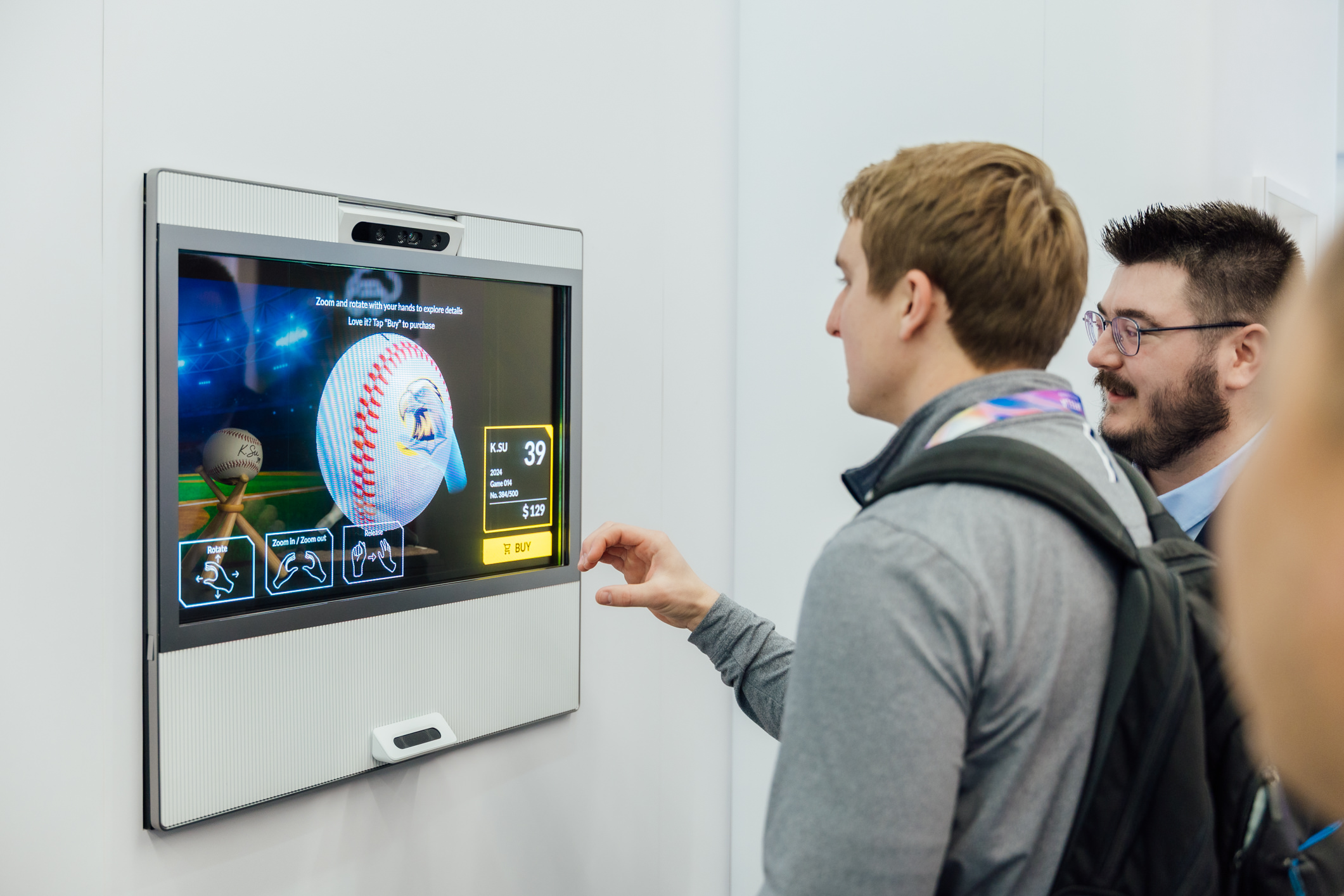 友達智慧移動透過專屬展間，與客戶深度聚焦，密切探討產品協作共創的機會與落地的可能性，激發人車互動的創新再進化，並結合輸出國際的Micro LED前瞻技術跨界應用，揭開更多元精彩的應用情境。