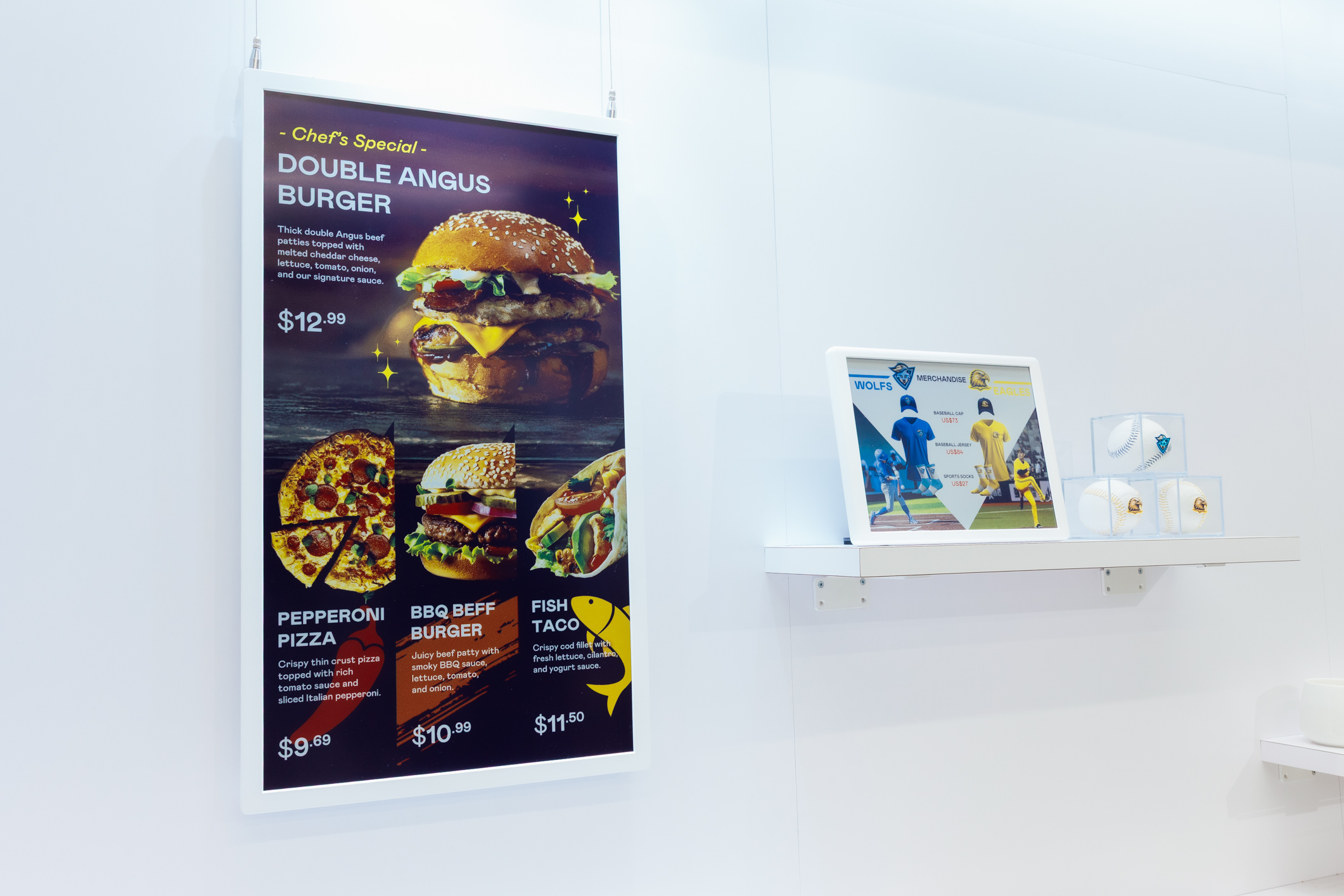 達擎開發的低功耗、全彩的aecoPost電子紙解決方案，僅在更新畫面時需要微量的電力驅動，無需佈建電線的便捷設計，使其可靈活應用、彈性選擇置放處；可搭配aecoTag電子貨架標籤解決方案，驅動商店內所有數位看板和電子貨架標籤，以遠端控制實現動態變價，提升門市人員作業效率，並以無紙化落實永續經營目標。