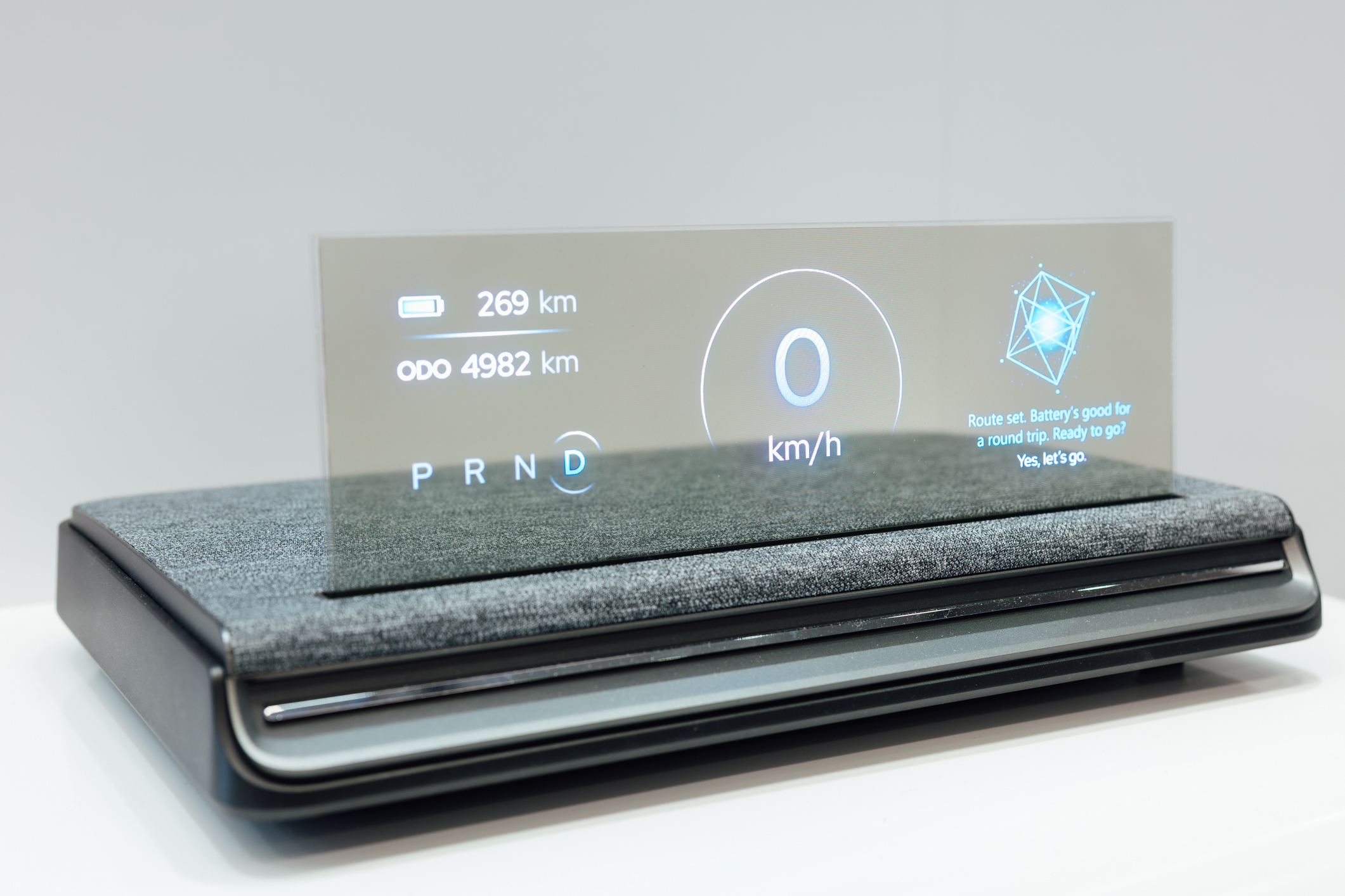 全球首款Aero Module透明Micro LED顯示器模組外觀輕盈通透，可與數位內容完美融合，提供動態顯示、先進控制、個人化沉浸感受。