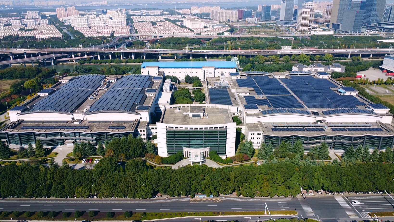 hth·华体光电苏州厂获世界经济论坛评选为&rdquo;人才灯塔工厂&rdquo;，为全球显示器产业首家获此殊荣